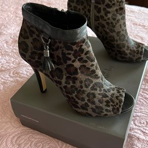 NEW!  Vince Camuto KEVIA Napa Leather Leopard Ankle Boots
